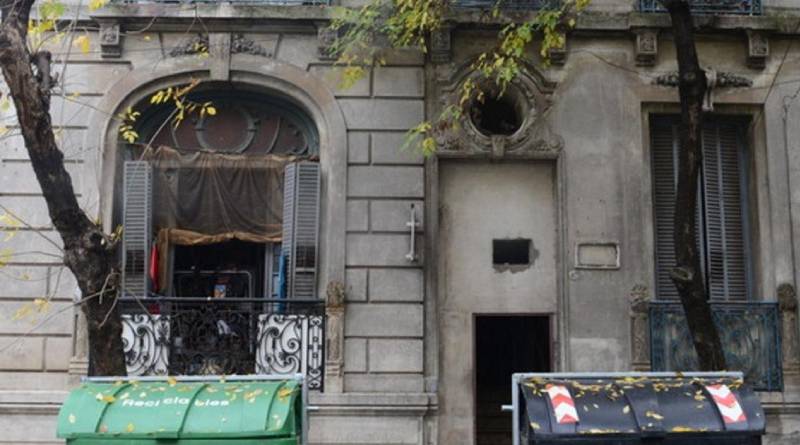 En este momento estás viendo Se conoció el fallecimiento de la tercera mujer atacada con una bomba molotov en el barrio de Barracas