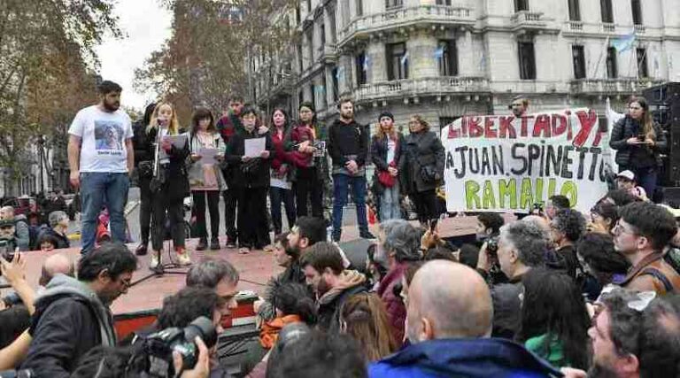 Lee más sobre el artículo Se convocó a  una marcha en Plaza de Mayo por la libertad de los detenidos en la protesta