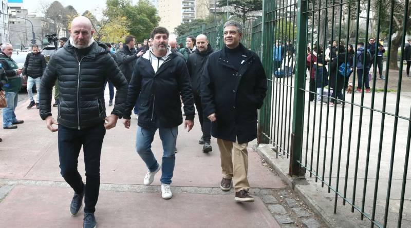 En este momento estás viendo El Gobierno porteño desalojó a más de dos mil manteros de Parque Centenario