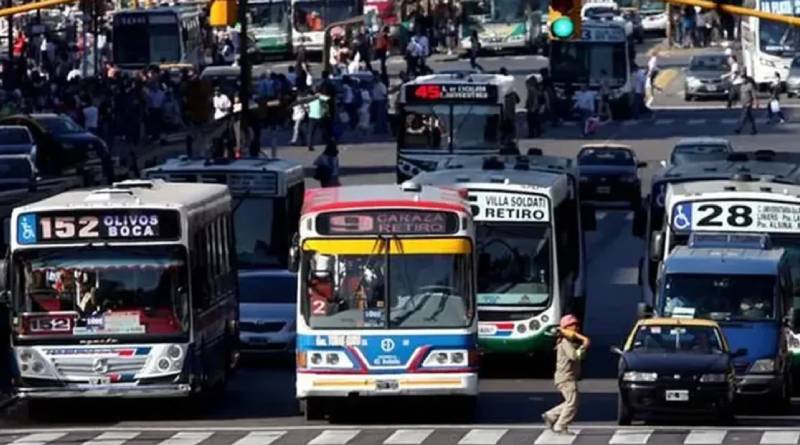 En este momento estás viendo El Gobierno Nacional oficializó la transferencia de competencias de 31 líneas de colectivos a la Ciudad